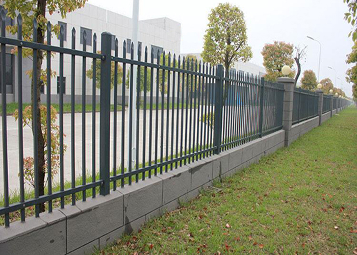 大余工厂厂区锌钢围墙护栏工程案例